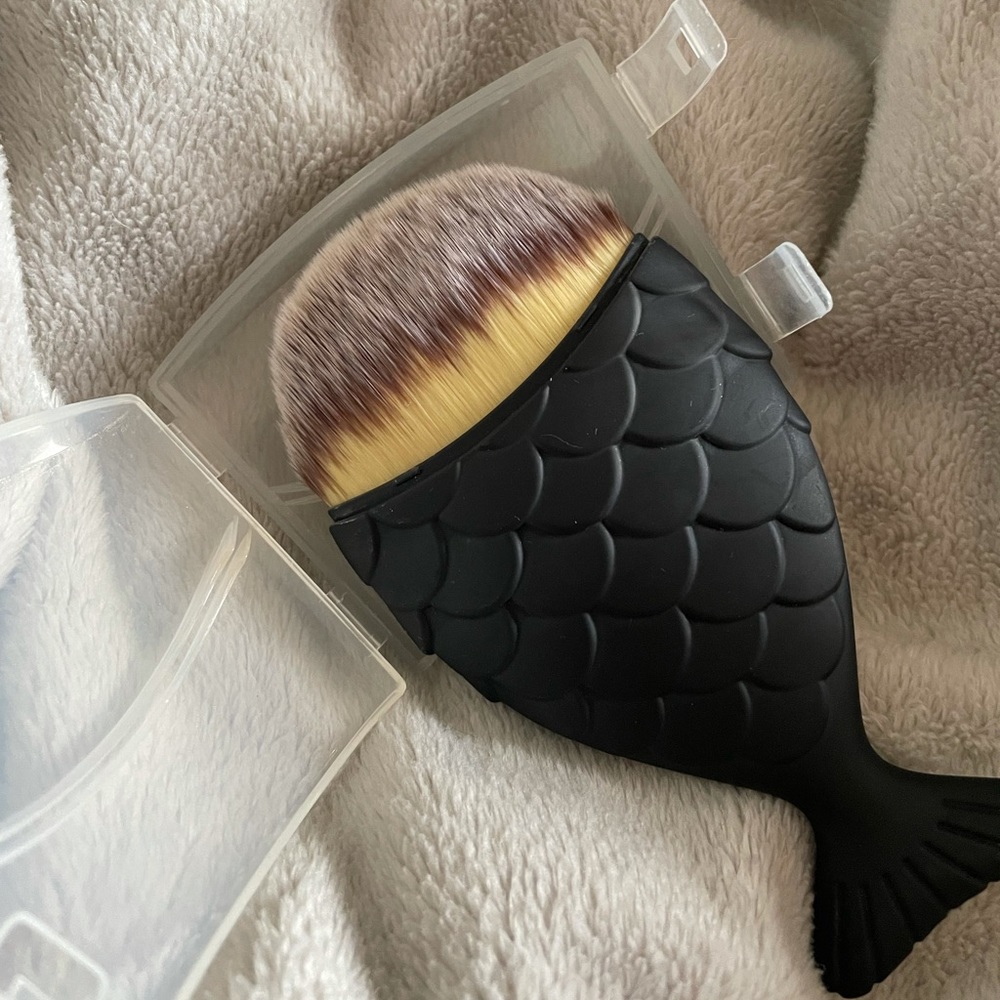 Black Mermaid Makeup Brush